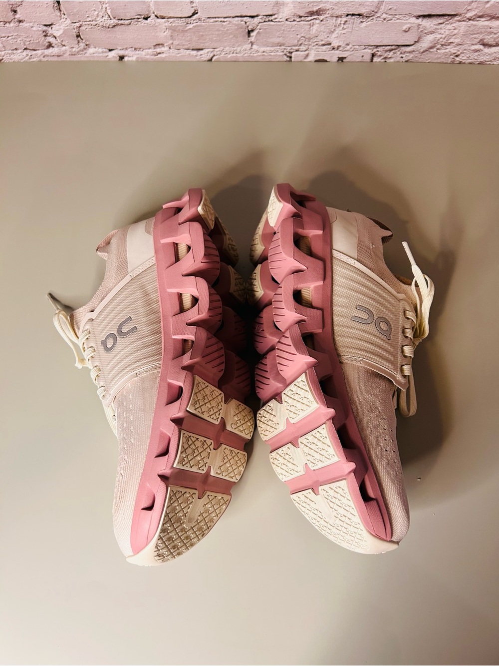 On Cloudswift 4 Women’s Athletic Shoe Pink New - Picture 3 of 7